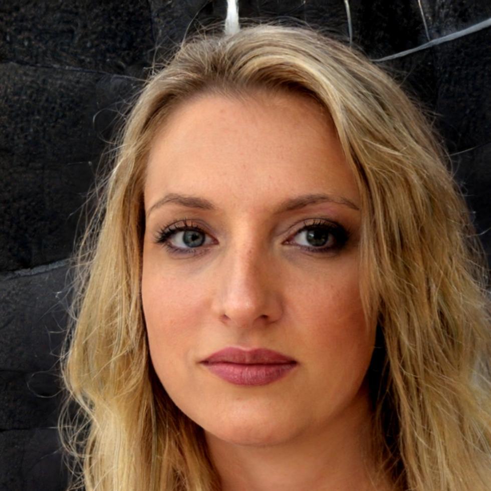 Dr. Marlene Eckhart, Leitende Finanzanalystin